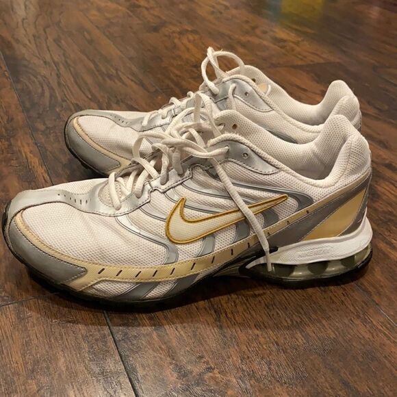 nike reax run 3 size 11 white with grey metallic accents and gold around swoosh - Picture 1 of 8